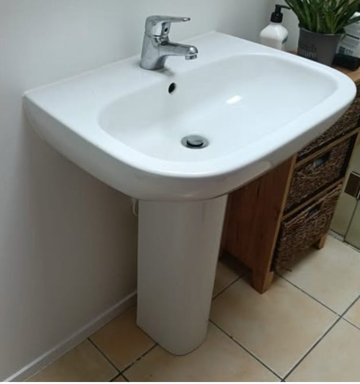 1 Bathroom Sink - Duravit Pedestal